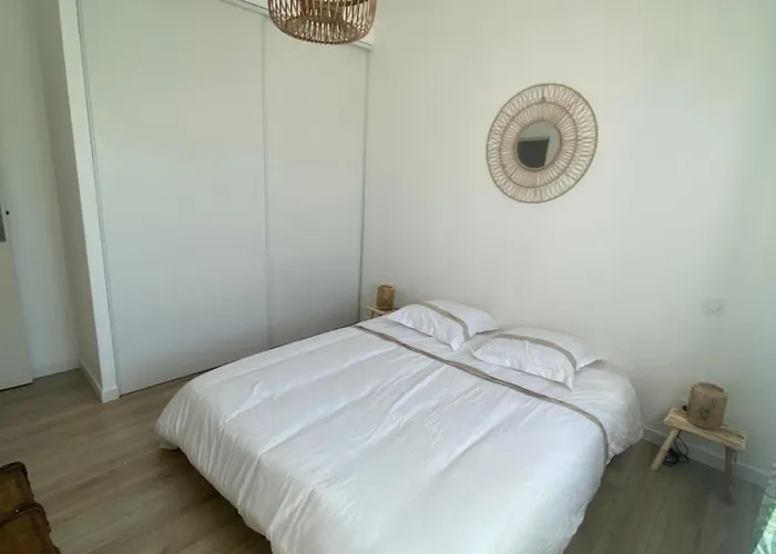 Au Bord De La Camargue *